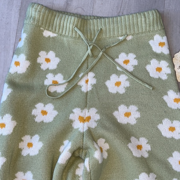 2 Piece Altar’d State Floral Knit Joggers and Cropped Tank Top - Picture 4 of 7